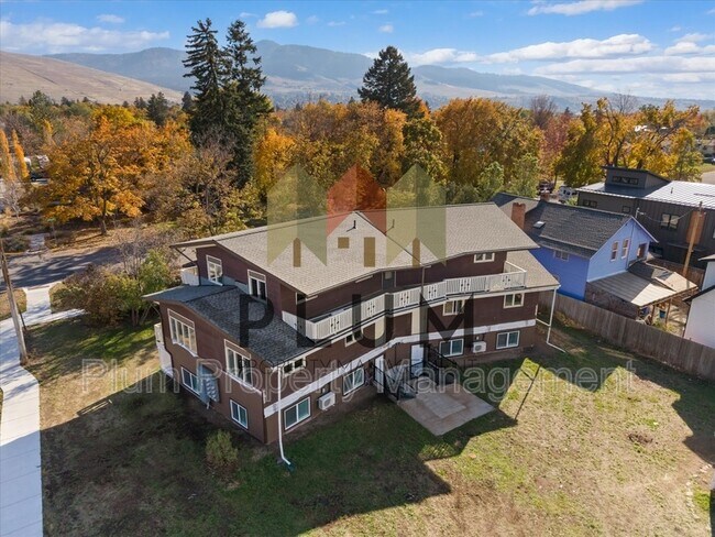 Building Photo - 705 Cleveland St