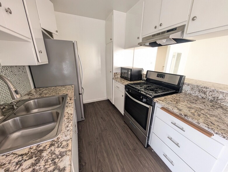 Building Photo - 12716 Venice Blvd.