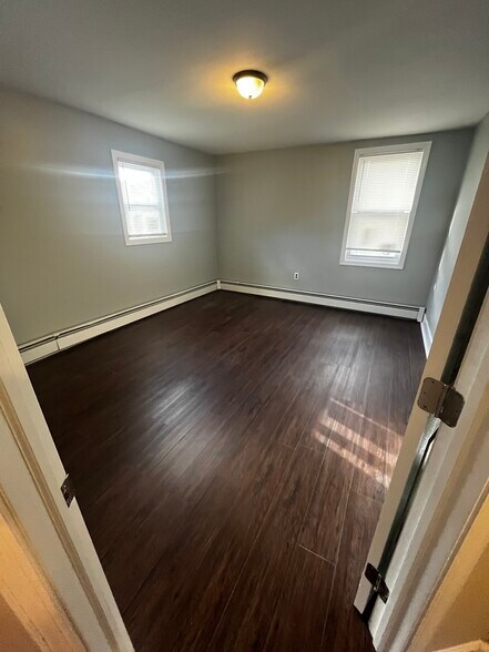 Building Photo - 84 W Main St