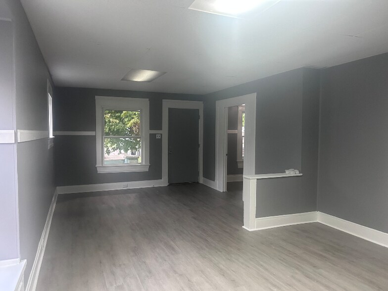 Building Photo - 3441 W 56th St