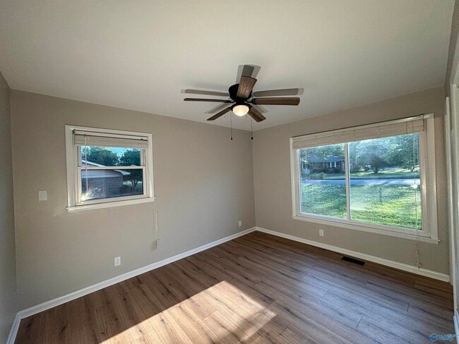 Building Photo - 510 Clift Dr