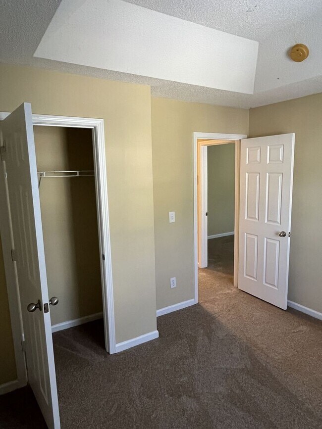 Building Photo - Refreshed 3 Bedroom House in NW Charlotte