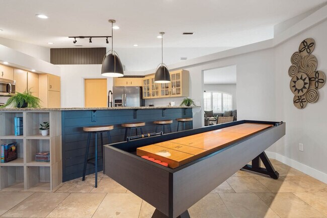 Building Photo - 6 Clinton Ct N