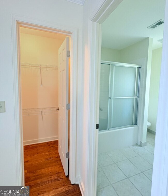 Building Photo - 600 Margaret St