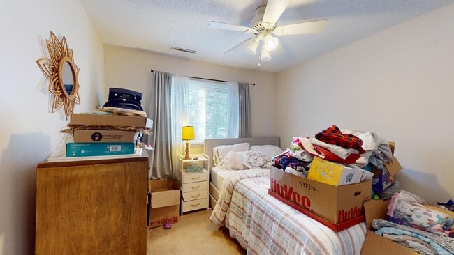 Building Photo - 542 Meadow Ct