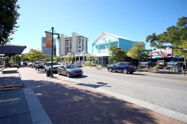 Building Photo - 1640 Stickney Point Rd