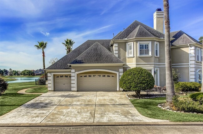 Building Photo - 13703 Lakeshore Way Cove