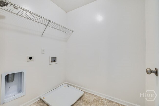 Building Photo - 701 Breys Cut