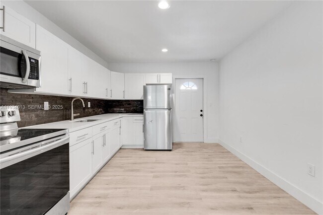 Building Photo - 2512 NE 182nd Terrace