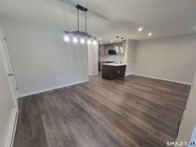 Building Photo - 73 Willow Springs