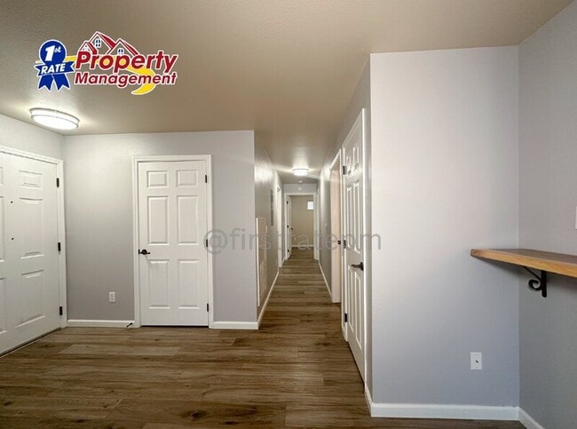 Building Photo - 10042 W Garverdale Ln