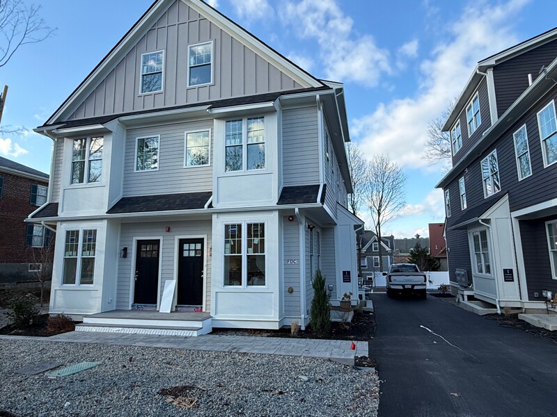 Building Photo - 49 Chase St