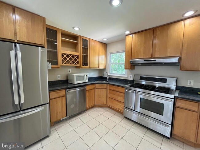 Building Photo - 6221 Frontier Dr