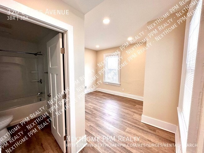 Building Photo - 320 Boggs Ave