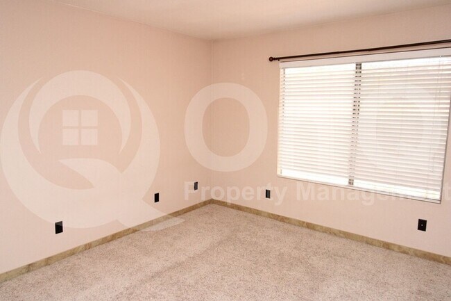 Building Photo - 515 W Harvard Dr