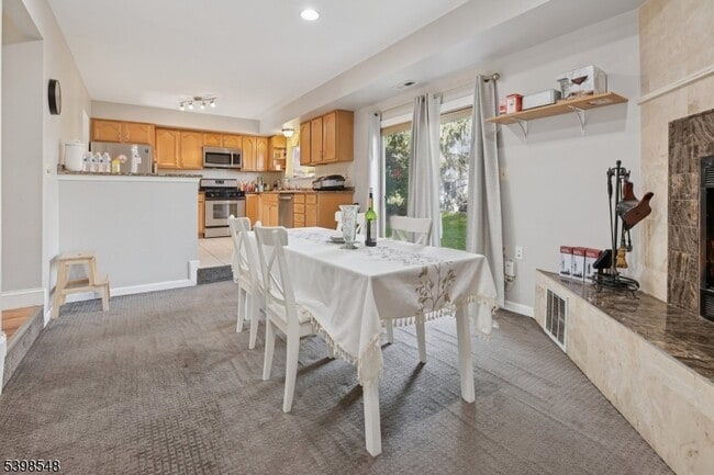 Building Photo - 360 Cotswold Pl