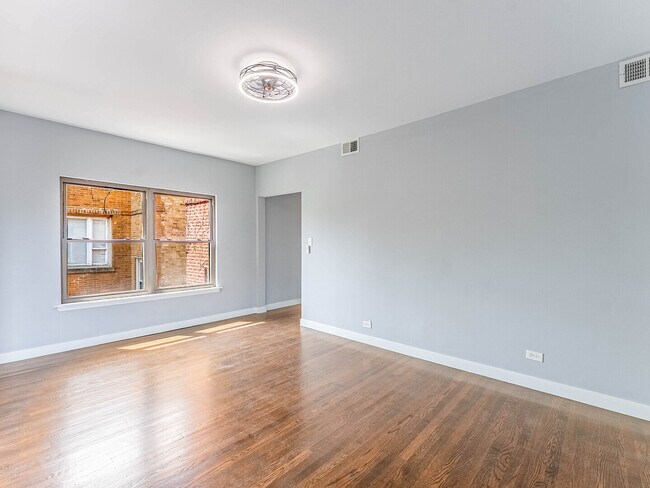 Building Photo - 7630 N Marshfield Ave