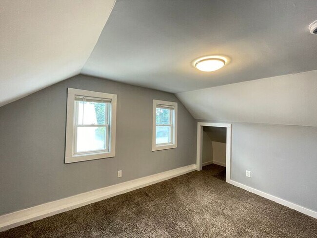 Building Photo - 9 Patten Ct