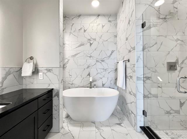 Building Photo - 3330 Oak Grove Ave