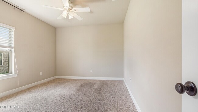 Building Photo - 221 S Shoreview Dr
