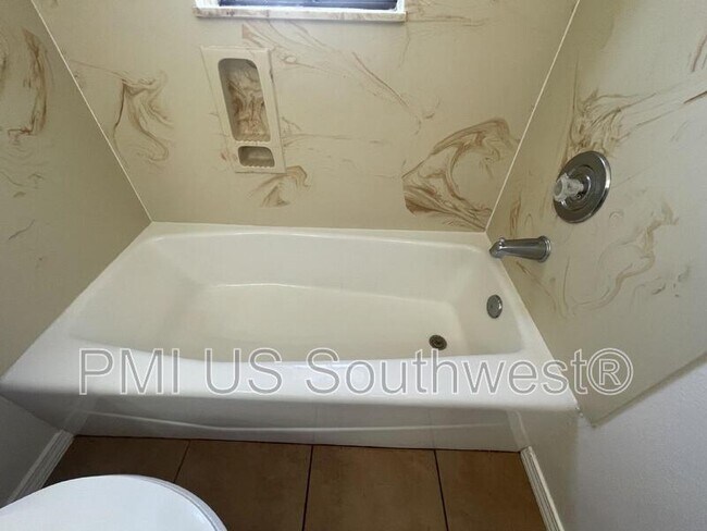 Building Photo - 3371 Sharon Ln