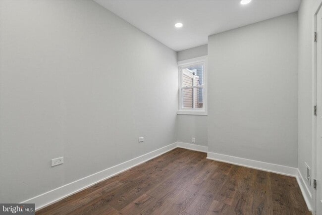 Building Photo - 2034 S Opal St