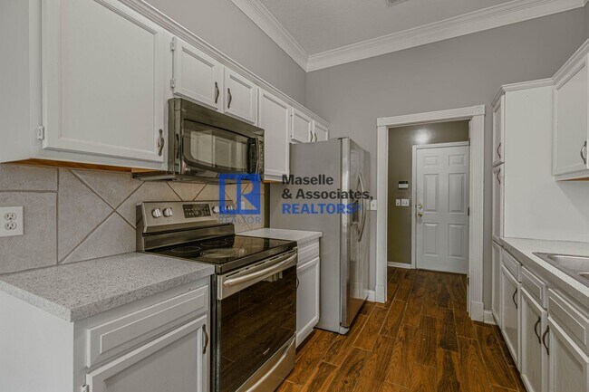 Building Photo - 3 Bed/2 Bath Home in Pearl
