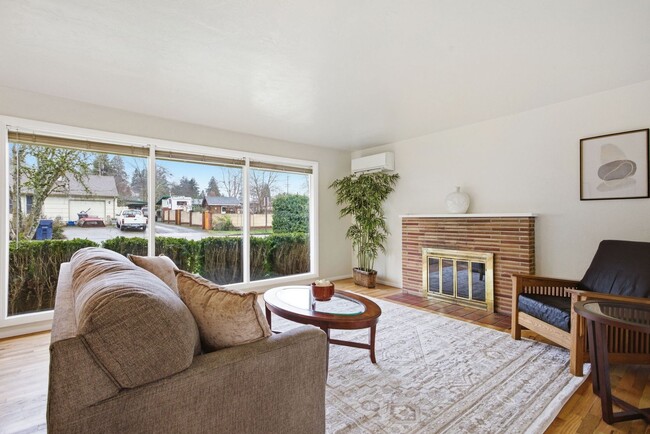 Building Photo - 3 Bedroom House in Southwest Eugene