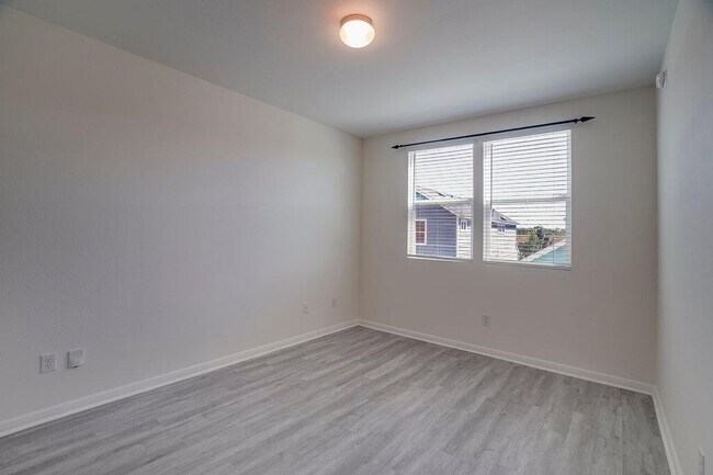 Building Photo - 576 Ferrule Dr