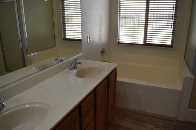 Building Photo - 1283 Orion Ct