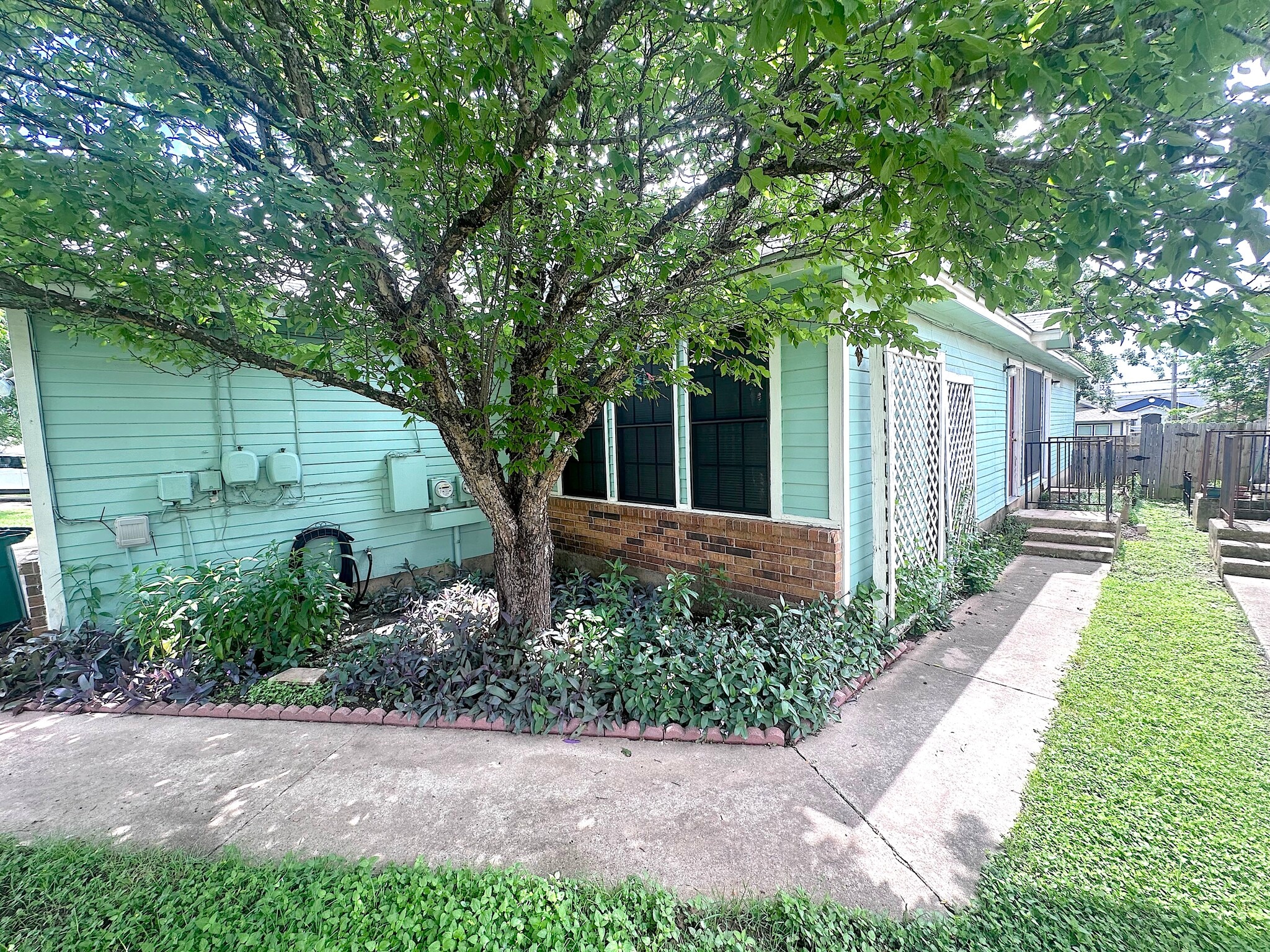 Building Photo - 9401 Kempler Dr