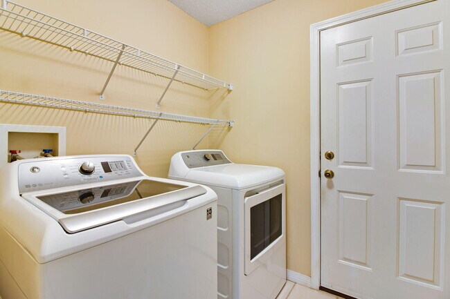 Building Photo - 366 Bay Tree Dr
