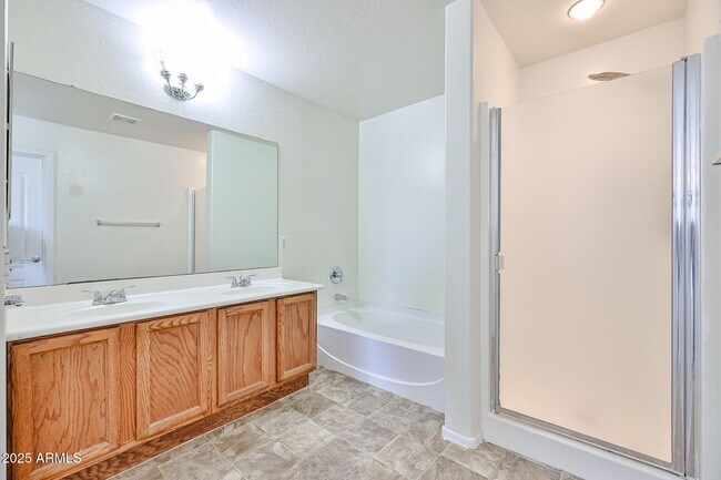 Building Photo - 25771 W Satellite Ln