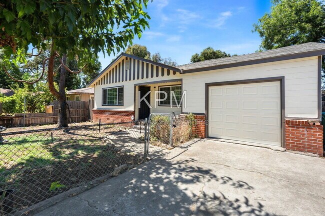 Building Photo - 527 N Lillian Ave