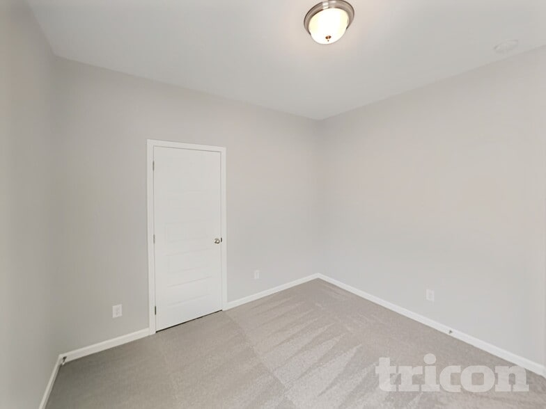 Building Photo - 1010 Cyril Dr