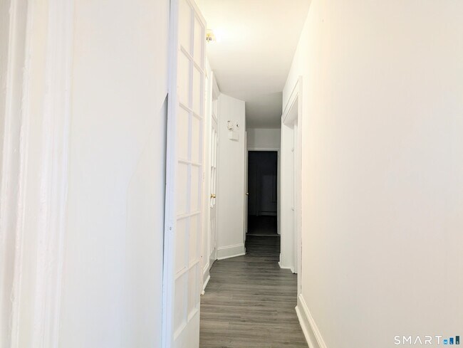 Building Photo - 107 Catherine St