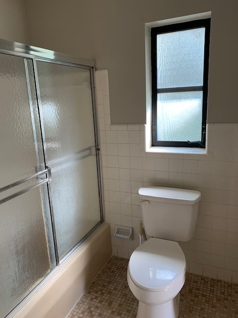 Bathroom Tub/Shower - 1367 Gainesville dr