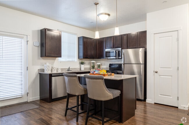 2BR, 2BA - 1,100SF - Aderra