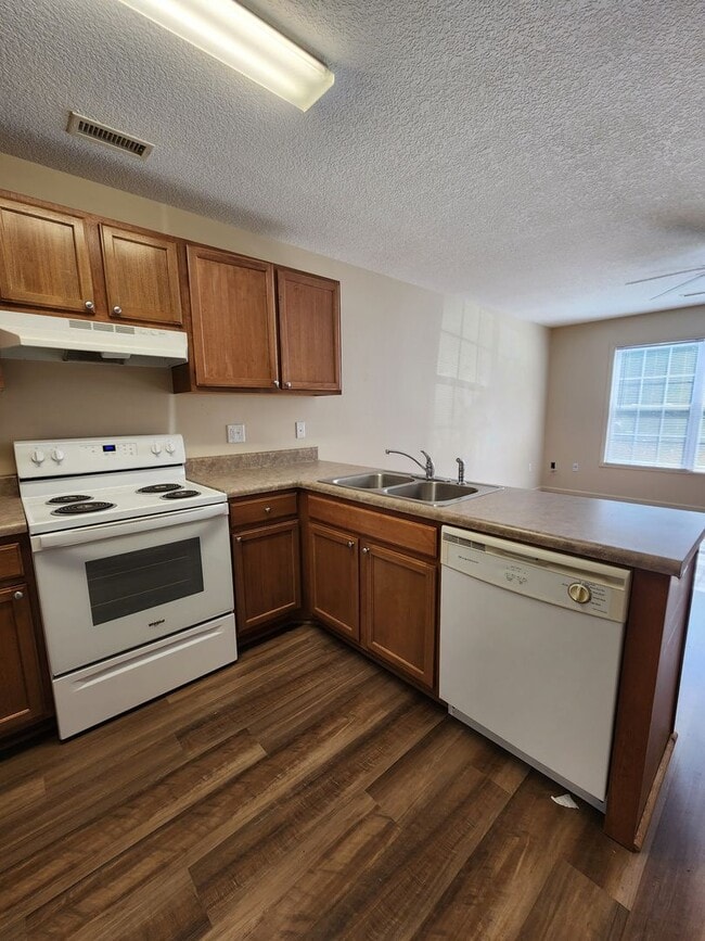 Building Photo - Townhouse Rental-Fletcher, NC