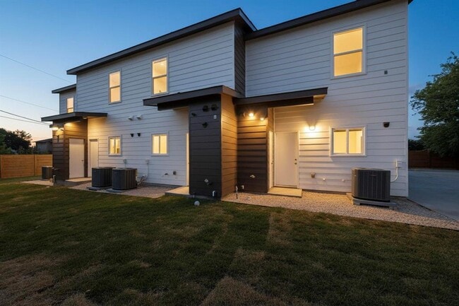Building Photo - 6909 Wentworth Dr