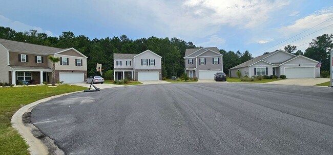 Building Photo - Luxury Meets Privacy in This 4-Bedroom Cul...