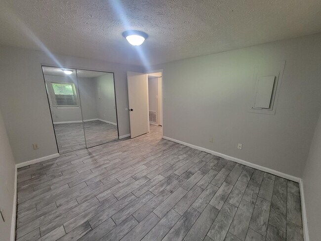 Building Photo - 577 El Paseo Pl
