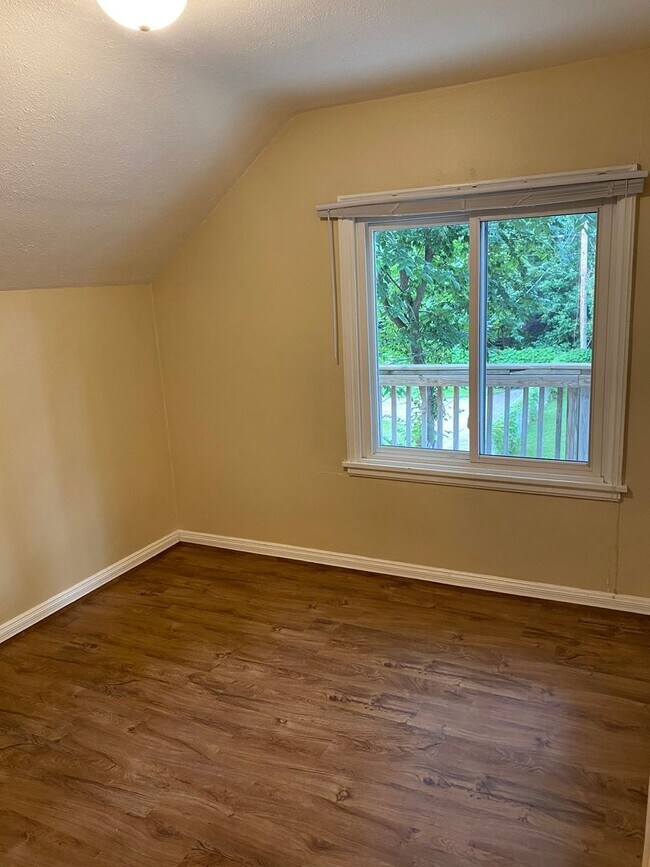 Building Photo - 272 George St W