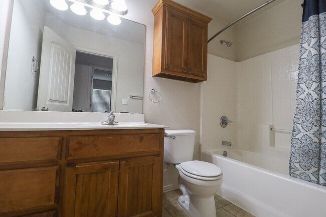 Building Photo - 3 Bed 2 Bath Home in Collinsville *Price D...