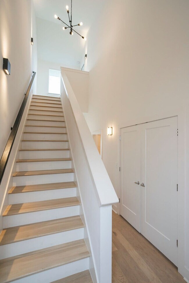 Building Photo - 1035 Scovel St
