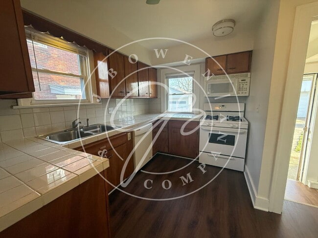 Building Photo - "Charming 3-Bedroom Home in Toledo with Spacious 1162 Sq. Ft. Layout – Your Perfect Retreat Awaits!"