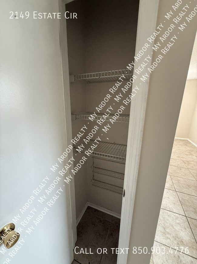 Building Photo - 2149 Estate Cir