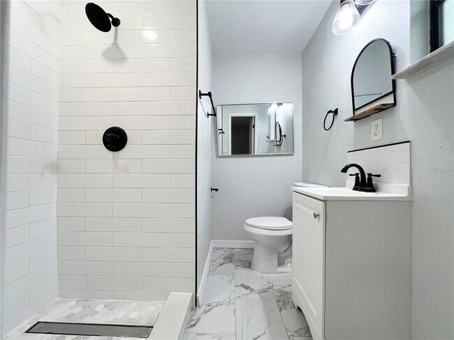 Building Photo - 7925 Napoleon St