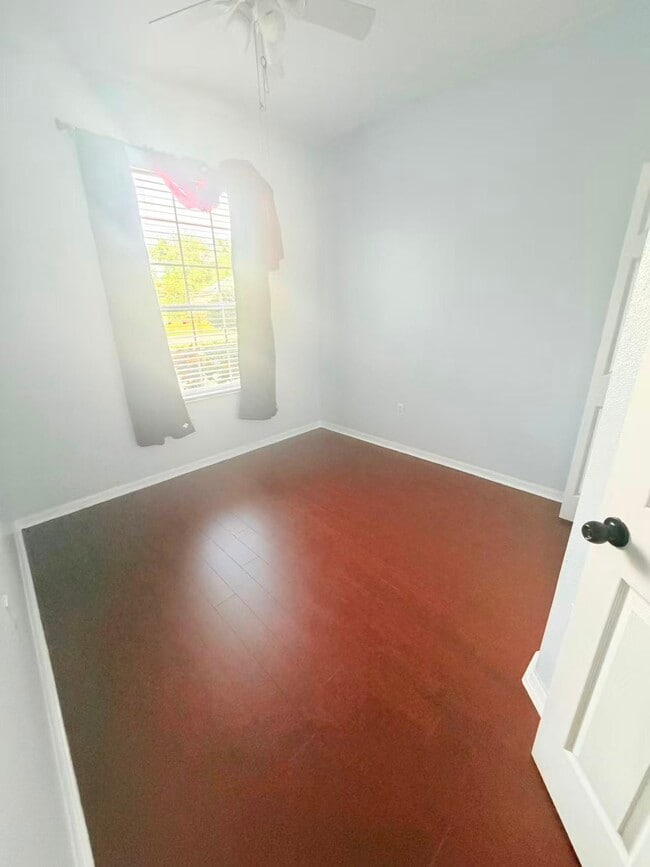 Building Photo - 404 Bluff Pass Dr