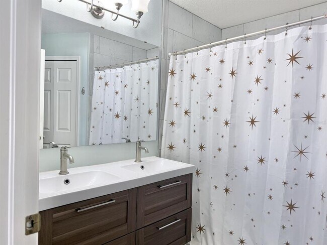 Building Photo - 5705 Tanagergrove Way